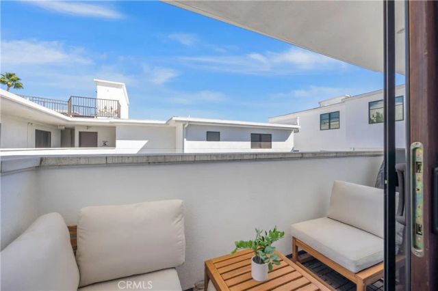 853 S Lucerne 306, Los Angeles, CA 90005