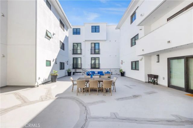 853 S Lucerne 306, Los Angeles, CA 90005