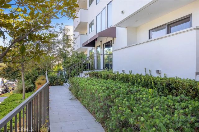 853 S Lucerne 306, Los Angeles, CA 90005