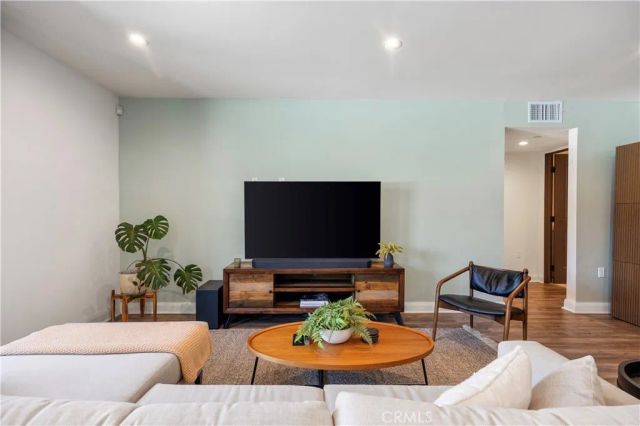 853 S Lucerne 306, Los Angeles, CA 90005