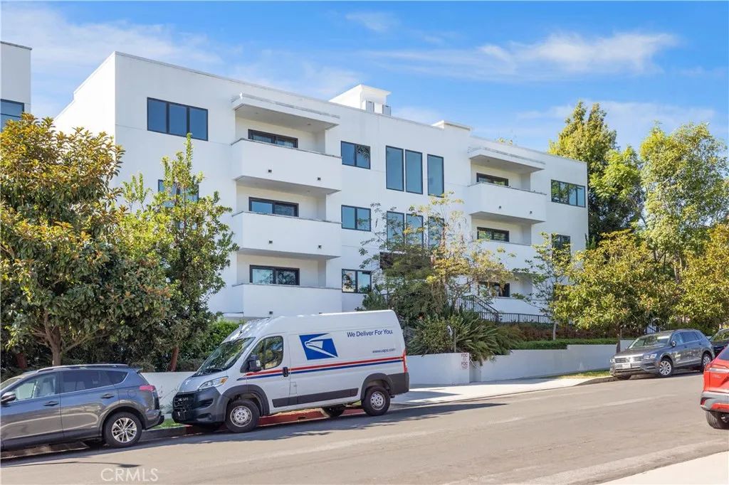 853 S Lucerne 306, Los Angeles, CA 90005