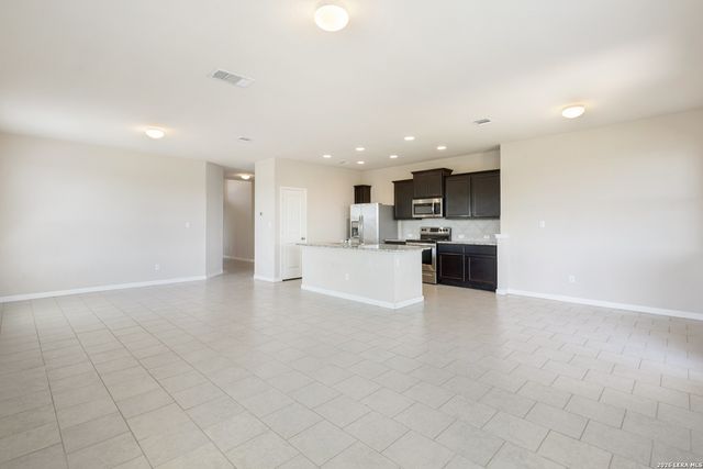 2185 KEYSTONE DR, New Braunfels, TX 78130