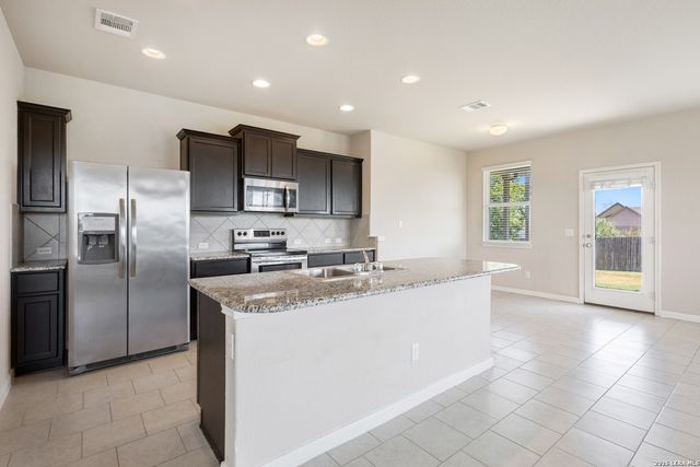 2185 KEYSTONE DR, New Braunfels, TX 78130