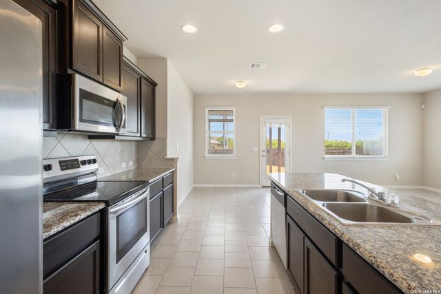 2185 KEYSTONE DR, New Braunfels, TX 78130