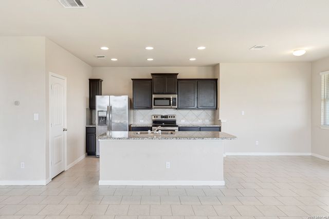 2185 KEYSTONE DR, New Braunfels, TX 78130