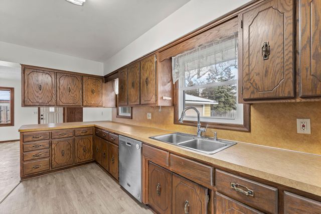 251 91st Avenue NE, Blaine, MN 55434