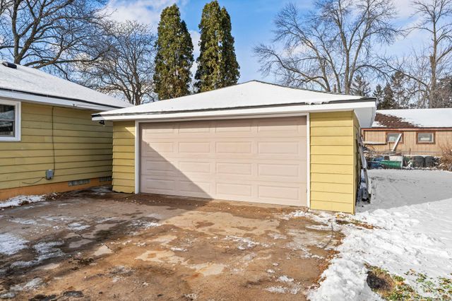 251 91st Avenue NE, Blaine, MN 55434