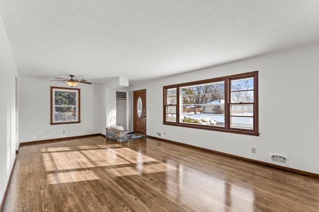 251 91st Avenue NE, Blaine, MN 55434