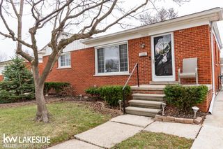 21606 Arrowhead Street, St Clair Shores, MI 48082