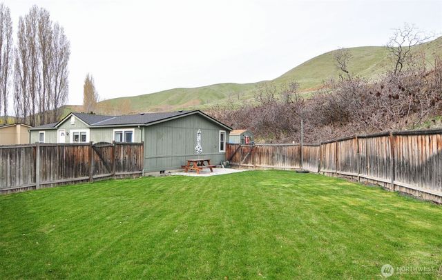 1698 Sunset Drive, Wenatchee, WA 98801
