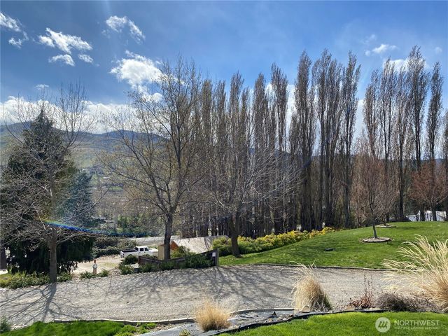 1698 Sunset Drive, Wenatchee, WA 98801