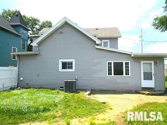 402 S 7TH Street, Pekin, IL 61554