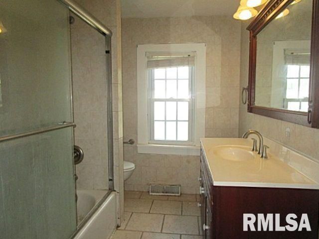 402 S 7TH Street, Pekin, IL 61554