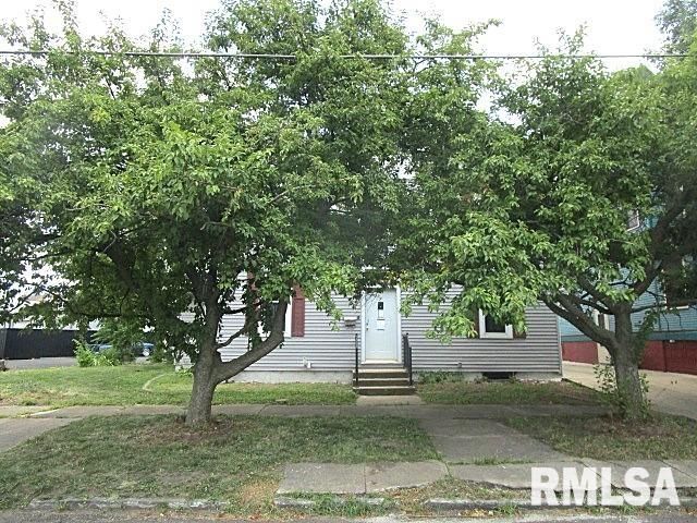 402 S 7TH Street, Pekin, IL 61554
