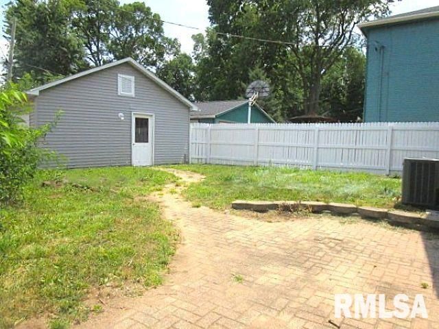 402 S 7TH Street, Pekin, IL 61554