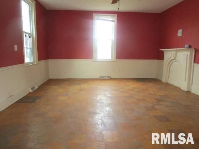 402 S 7TH Street, Pekin, IL 61554