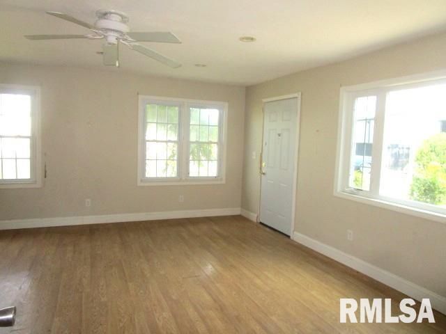 402 S 7TH Street, Pekin, IL 61554