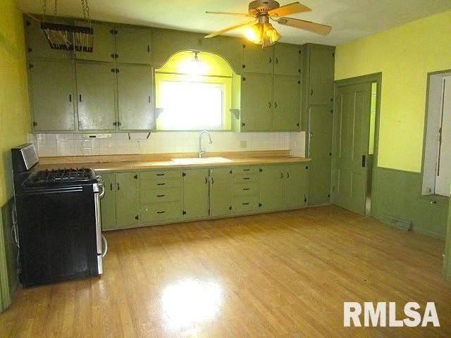 402 S 7TH Street, Pekin, IL 61554
