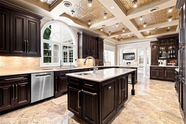 4537 W SWANN AVENUE, Tampa, FL 33609
