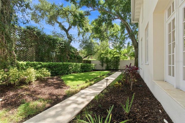 4537 W SWANN AVENUE, Tampa, FL 33609