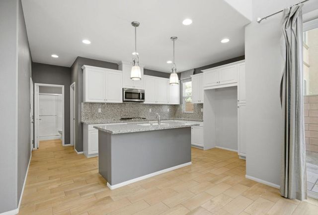 232 Paseo Gusto 122, Palm Desert, CA 92211