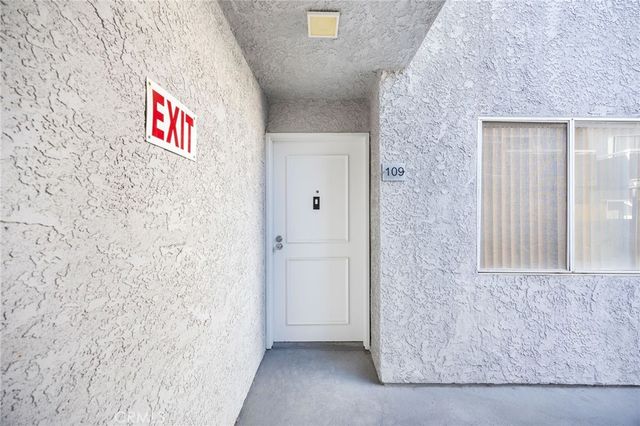 4406 Cahuenga Boulevard 109, Toluca Lake, CA 91602