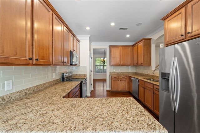 2636 Crosland Hill Drive, Winston-salem, NC 27106