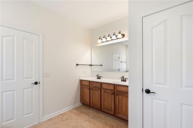 2636 Crosland Hill Drive, Winston-salem, NC 27106