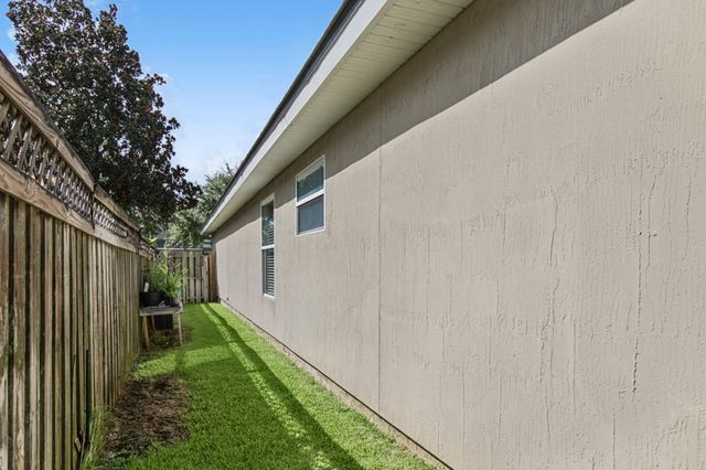 1208 Springhealth Ct, St Augustine, FL 32092