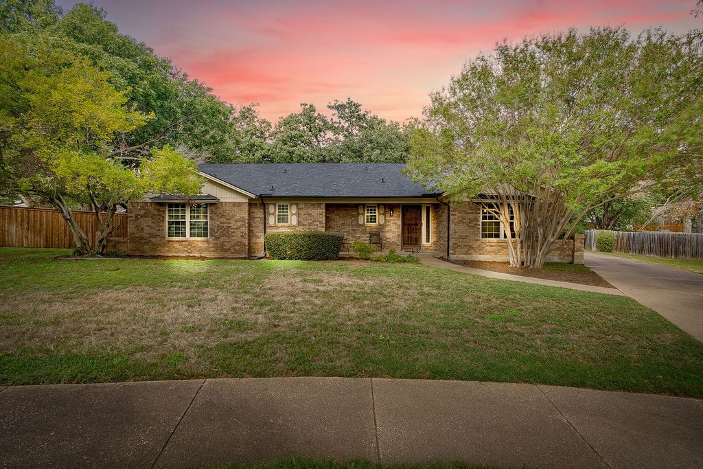 504 Regina Court, Euless, TX 76039 — exterior