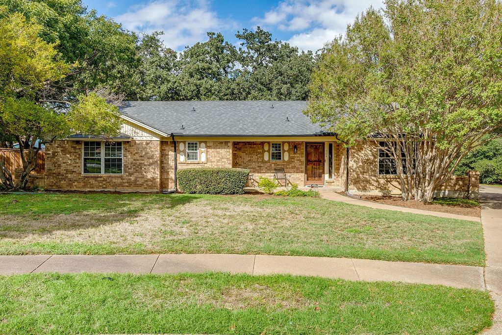 504 Regina Court, Euless, TX 76039 — photo 4