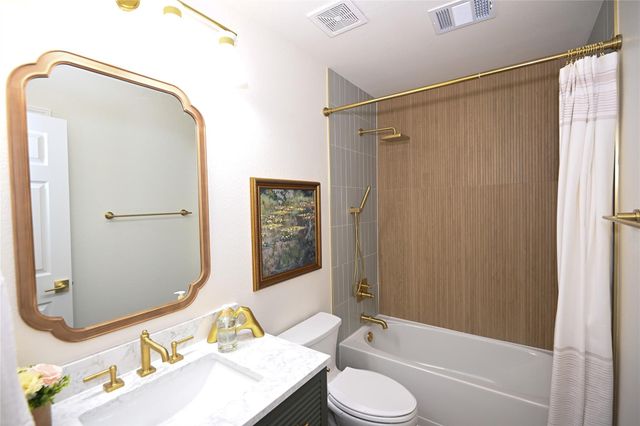 1303 Yountville DR, Leander, TX 78641