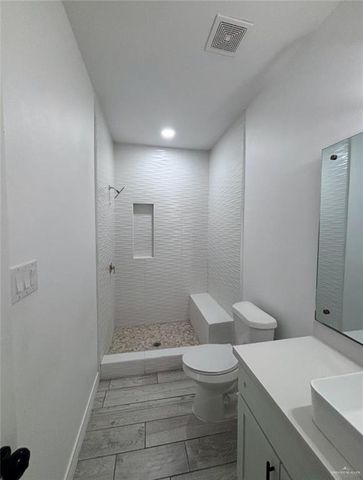9270 Lake Charles Drive, Los Fresnos, TX 78566