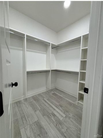9270 Lake Charles Drive, Los Fresnos, TX 78566