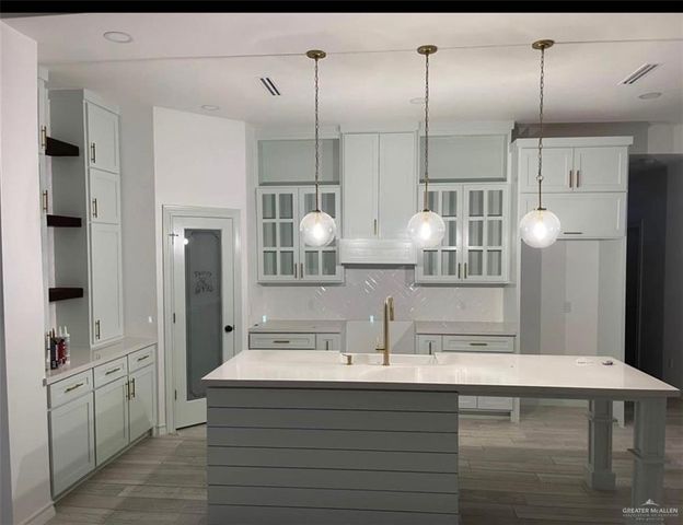 9270 Lake Charles Drive, Los Fresnos, TX 78566