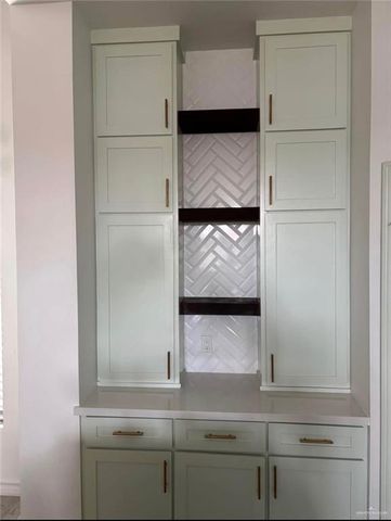 9270 Lake Charles Drive, Los Fresnos, TX 78566