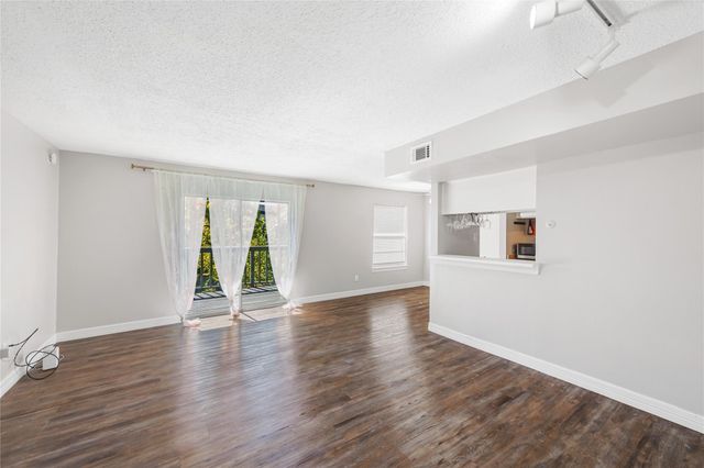 8233 Kingsbrook Road 233, Houston, TX 77024