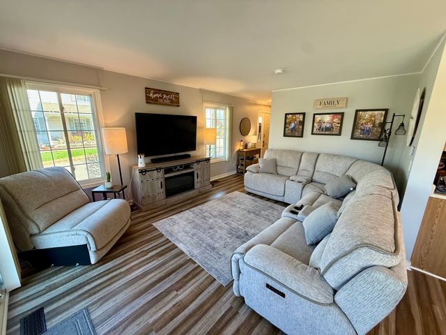 100 Village Creek Drive, Lake In The Hills, IL 60156