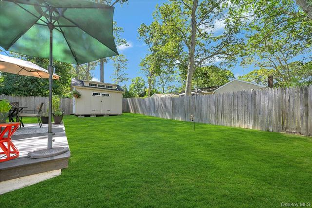 2 Setauket Trail, Ridge, NY 11961