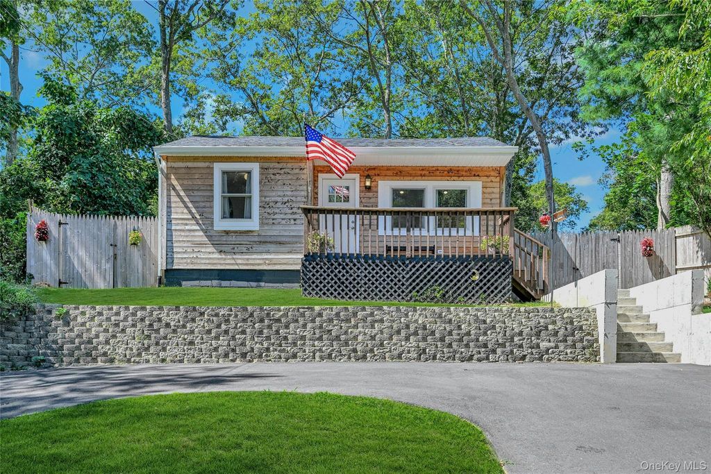 2 Setauket Trail, Ridge, NY 11961