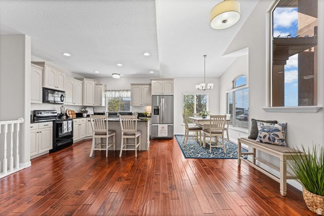 178 E EDGECREST LN, North Salt Lake, UT 84054