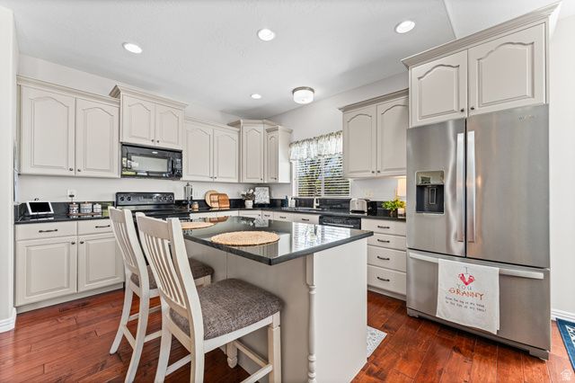 178 E EDGECREST LN, North Salt Lake, UT 84054