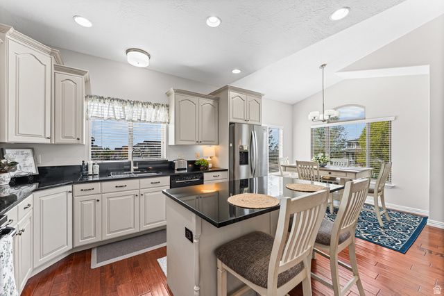 178 E EDGECREST LN, North Salt Lake, UT 84054
