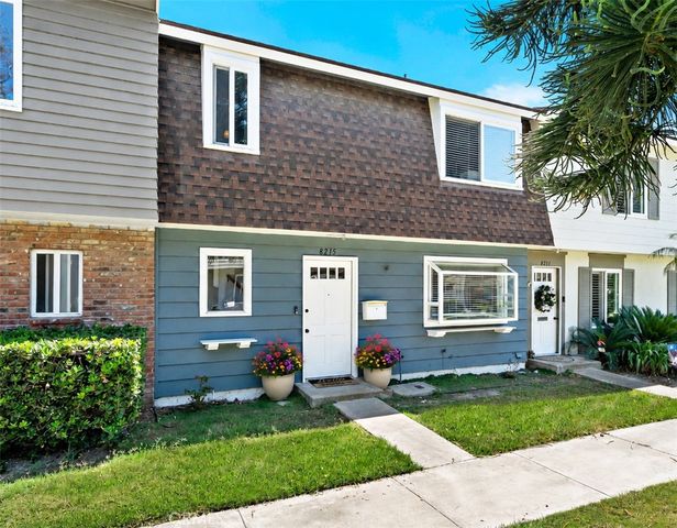 8215 Deerfield Drive, Huntington Beach, CA 92646