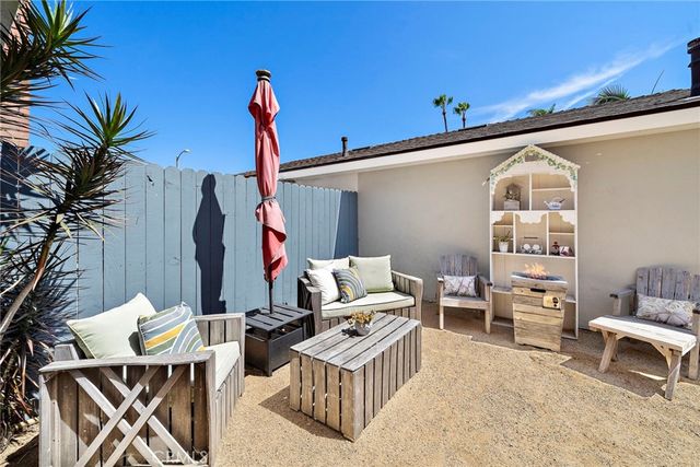 8215 Deerfield Drive, Huntington Beach, CA 92646