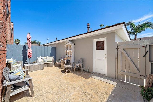 8215 Deerfield Drive, Huntington Beach, CA 92646