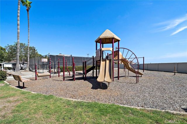 8215 Deerfield Drive, Huntington Beach, CA 92646