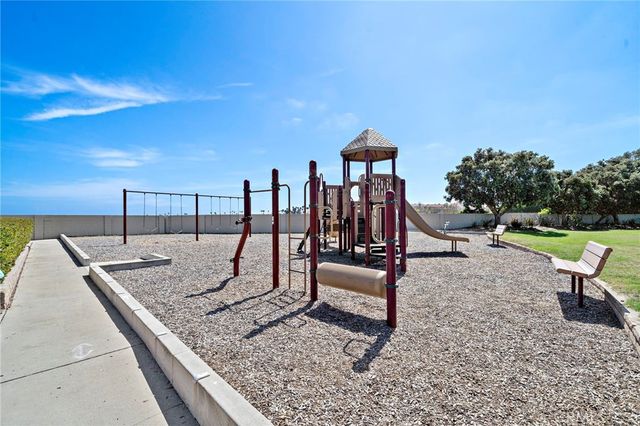 8215 Deerfield Drive, Huntington Beach, CA 92646