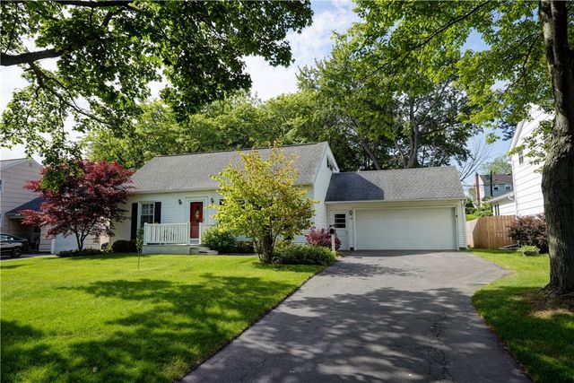 155 Lake Meadow Drive, Greece, NY 14612