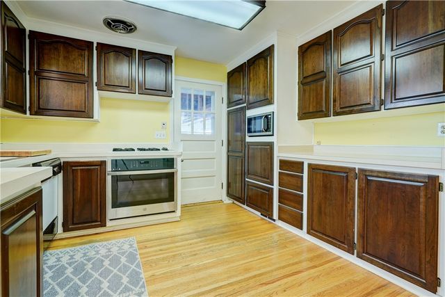 155 Lake Meadow Drive, Greece, NY 14612